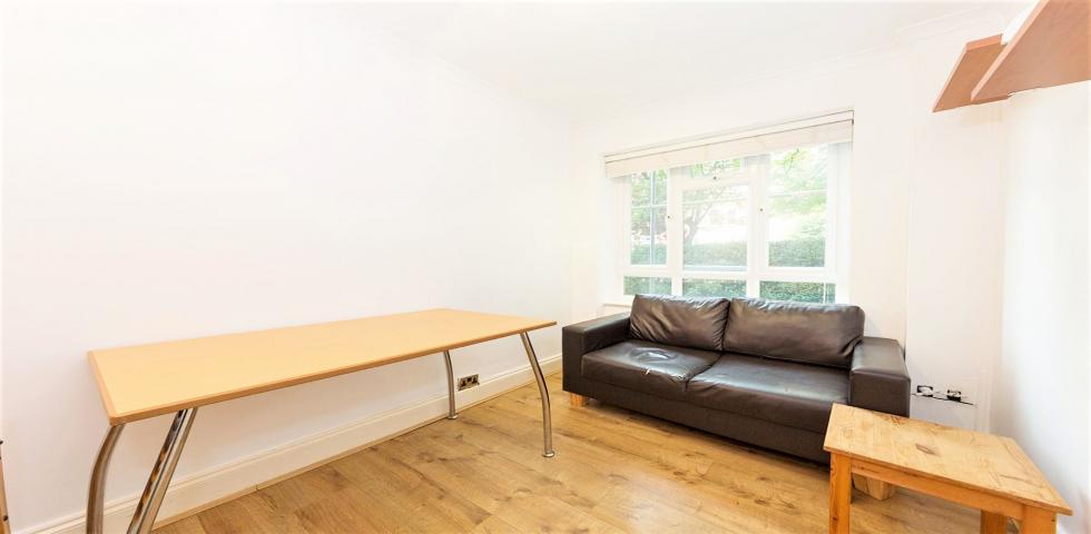 			2 Bedroom, 1 bath, 1 reception Flat			 Mapesbury Road, Brondesbury 